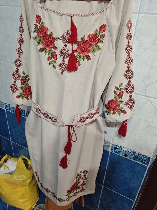 Вишите плаття з льону