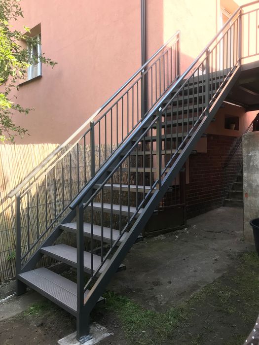 Schody metalowe stalowe zewnetrzne