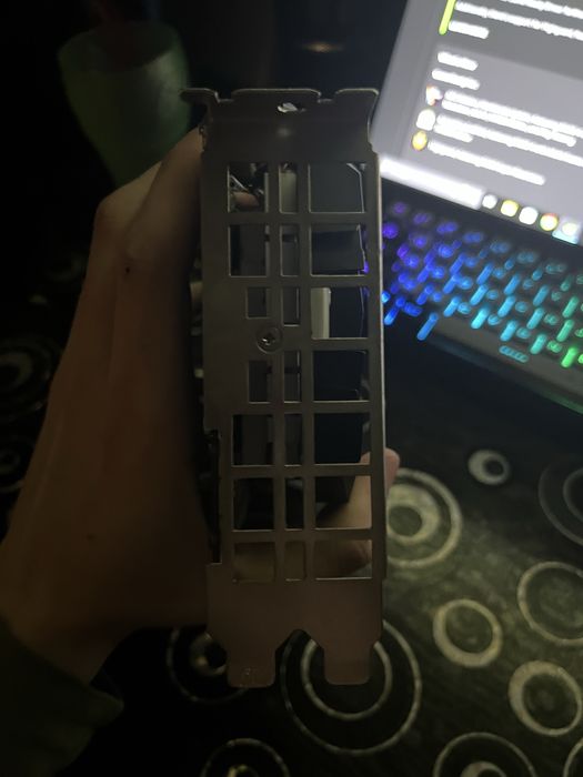 GTX 1060 6gb без відеовиходів!!