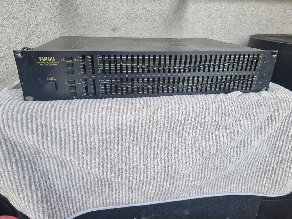 profesjonalny korektor yamaha Q2031A