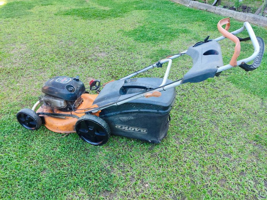 Máquina de cortar relva anova