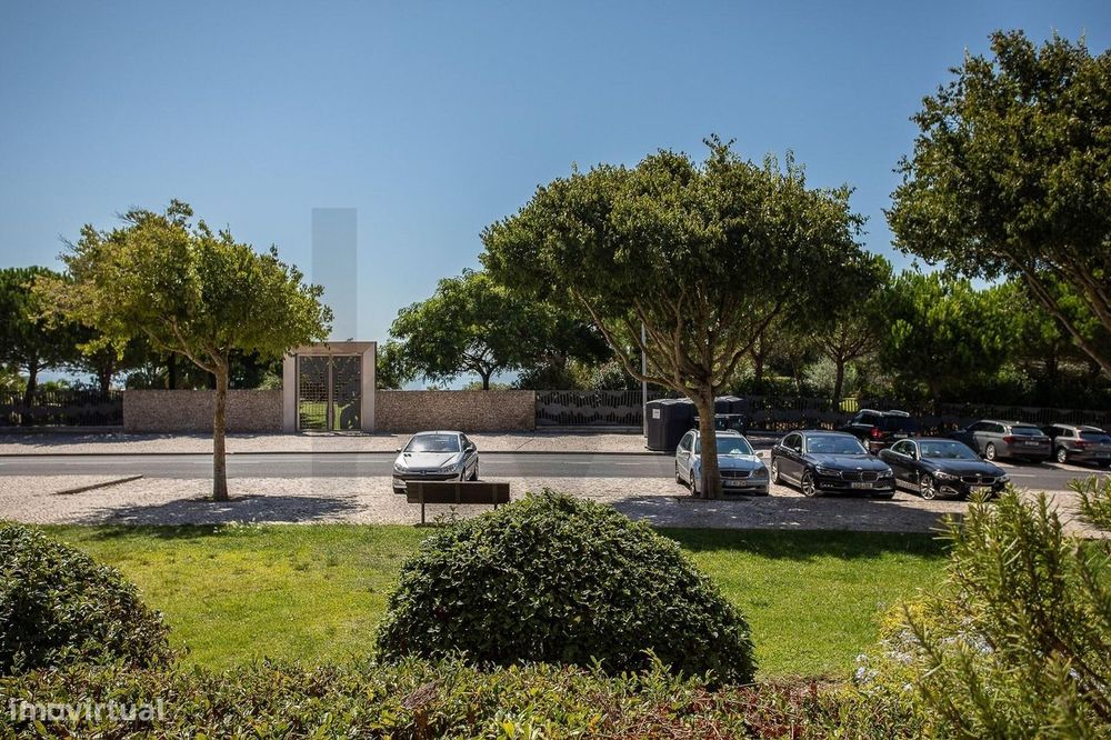 Apartamento T4 |  Parque dos Poetas l Terraço  com 50m2 e Box com  2 l