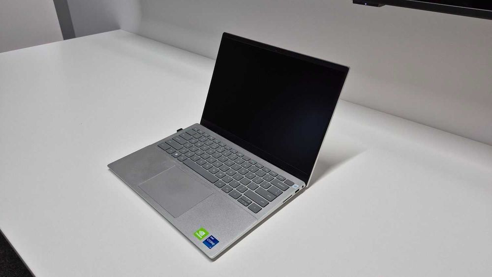 Laptop Dell Inspiron 5420 - Core i7-1255U 14''-FHD 32GB 2TB W11P MX570