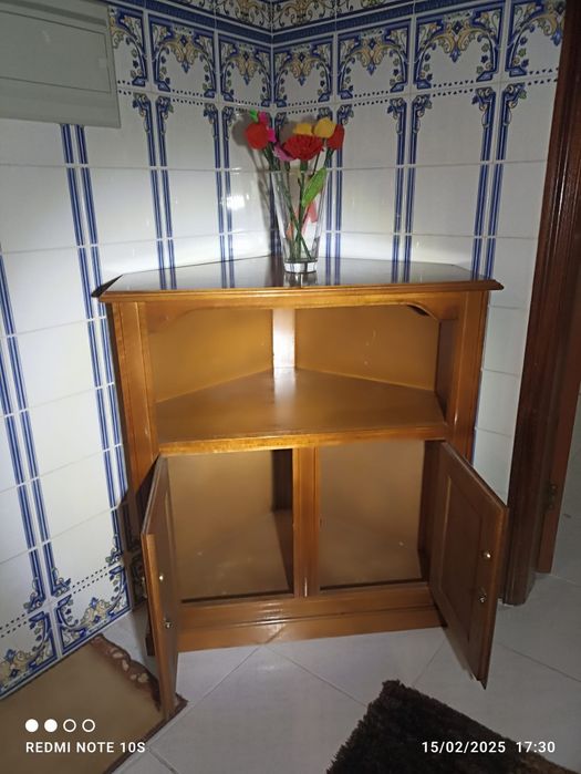 Móvel de canto .