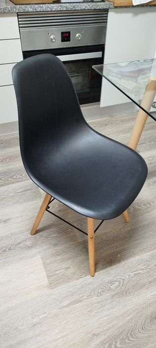 Mesa vidro e madeira com 3 cadeiras