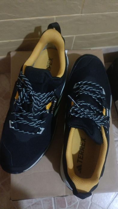 Продам кросівки чоловічі Adidas