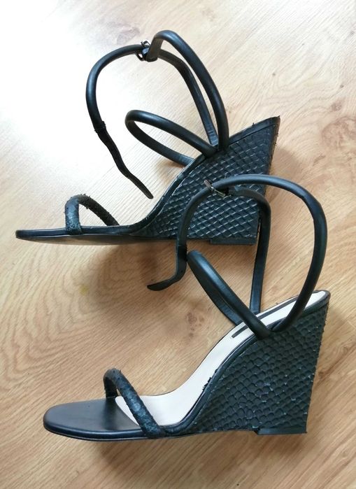 Zara Woman czarne sandały na koturnach. Rozmiar 39