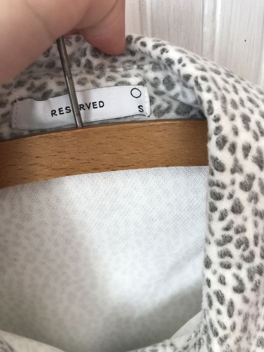 Koszula,wierzchnia,biała rozmiar S,M Reserved stan nowa bez metki