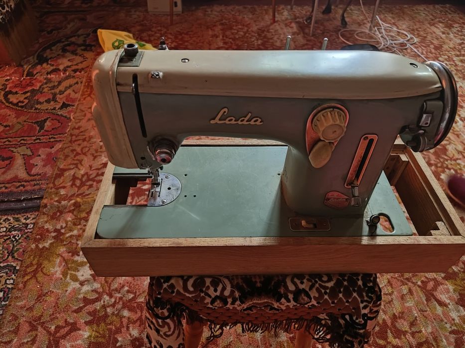 Швейная машинка Lada