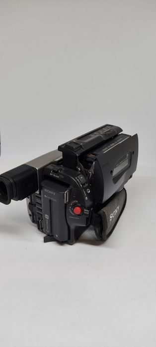 Видеокамера Sony Handycam CCD-TRV48E