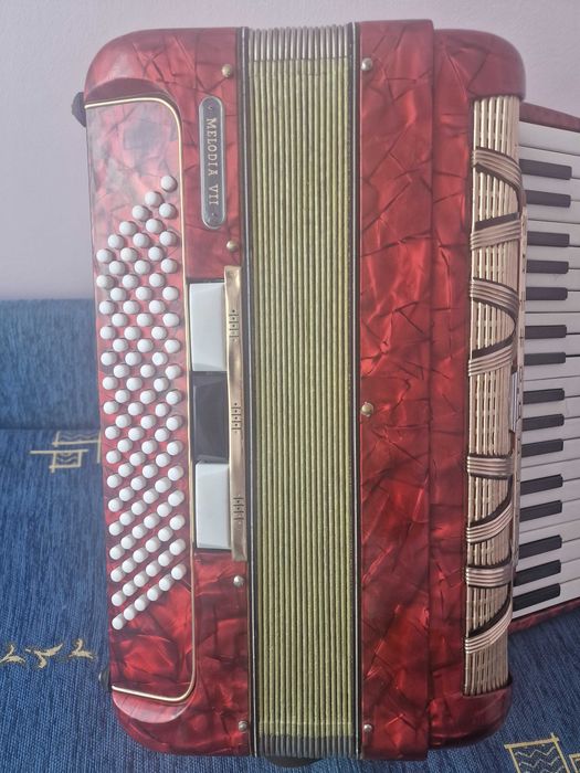 Piękny akordeon czeski 96.