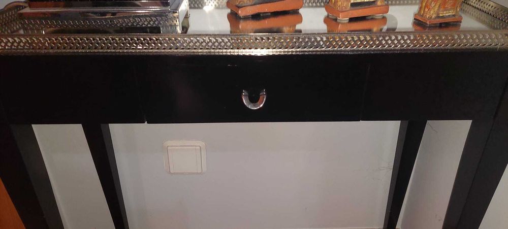 Consola com candeiro, castanho escura, prateada e espelho embutido