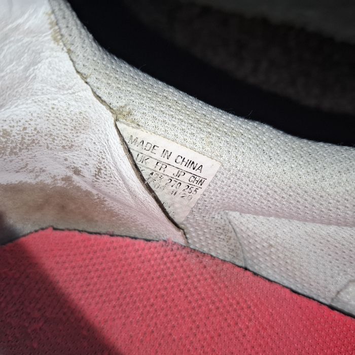 Кросівки Adidas Energy Boost OG чорному кольорі. Стильні та комфортні