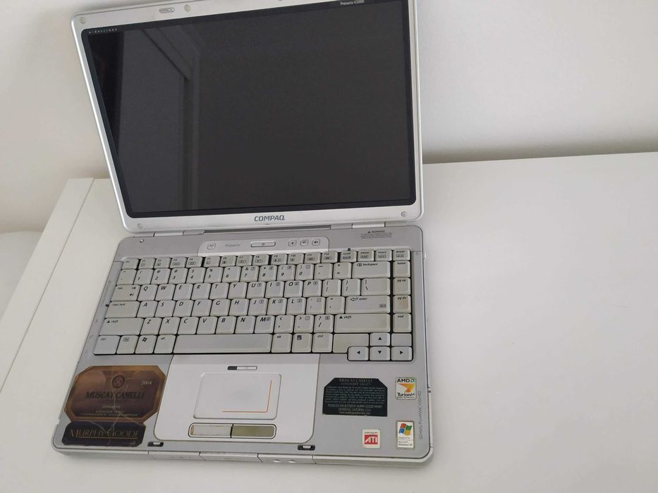 3 portateis p/ peças: Compaq V2000 + Fujitsu Siemens L1300 + Asus 1015