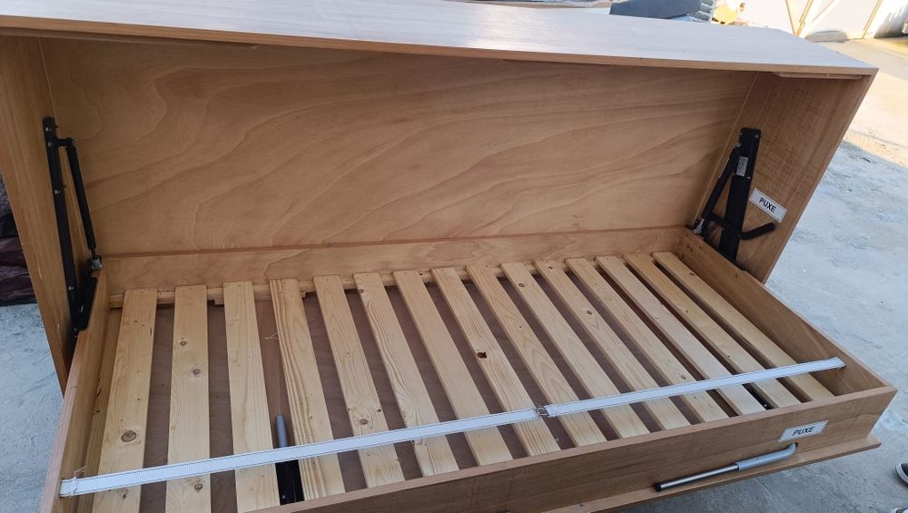 Cama de parede mais móvel de cima