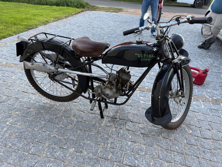 Moto marca Última Lyon 100