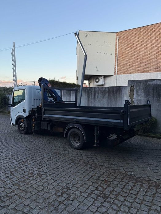 Carrinha Renault Maxity com grua e báscula