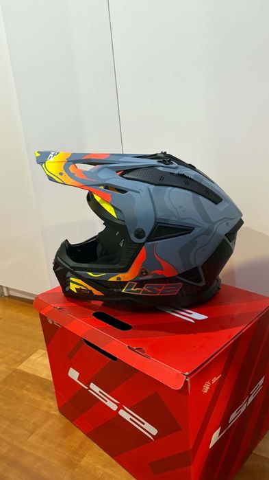 Sprzedam Nowy Kask na hulajnoge elektryczną