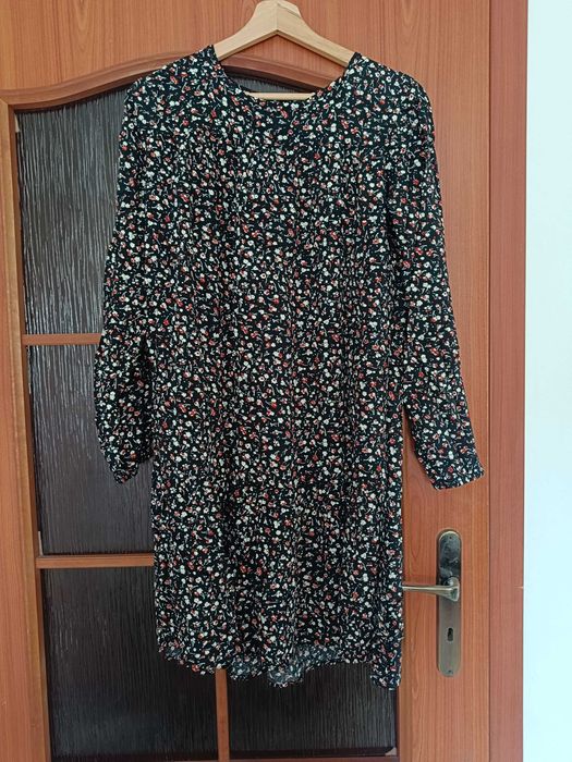 Ubrania, sukienki S/M