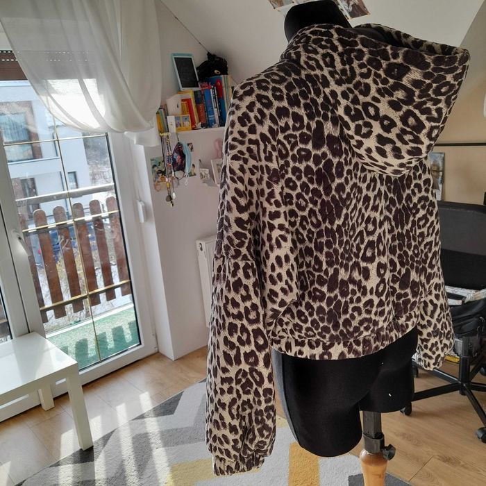 Kurtka z kapturem, w panterkę Elli White S/M