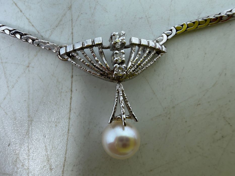 Naszyjnik z perłą i brylantami białe złoto próba 585 Certyfikat