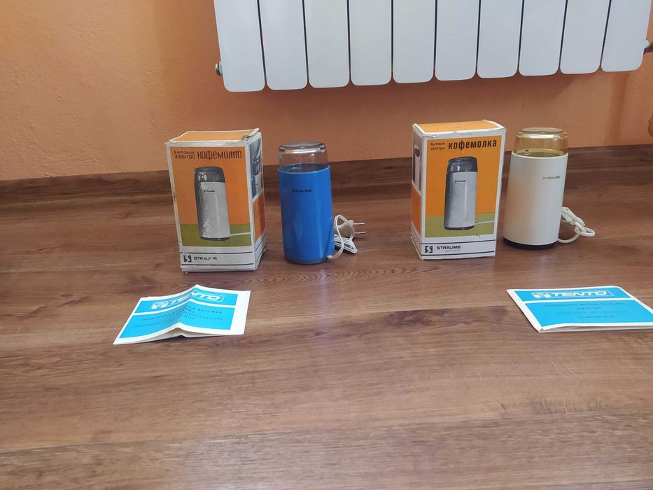 Elektryczny młynek do kawy Straume Z 1987r. Niebieski. Nowy nieużywany. PRL