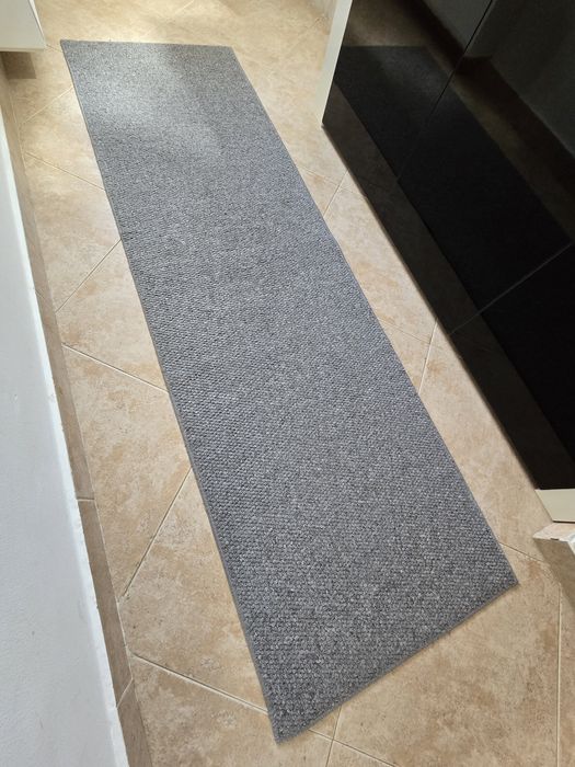 Tapete Cinzento de Textura Grossa (Estilo Bouclé / Loop Pile)