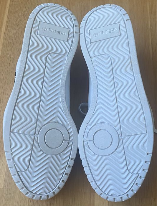 Кросівки ADIDAS.
