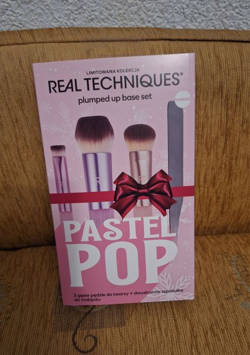 3  pędzle do twarzy +dwustronna szpatułka do makijażu Real Techniques