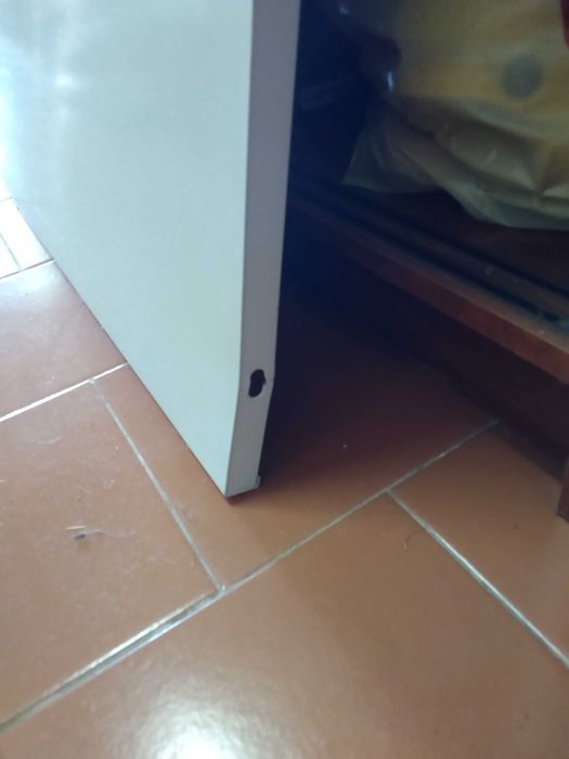 Mesa de escritório cinzenta