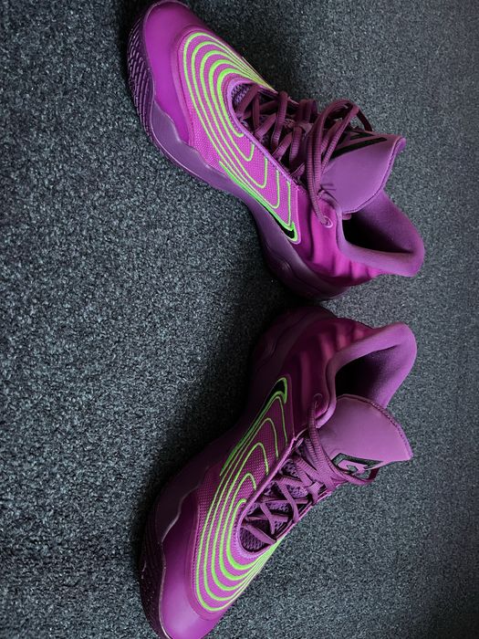 Продам кросівки волейбольні Nike Giannis Immortality