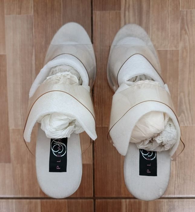 Продам обувь Pleaser