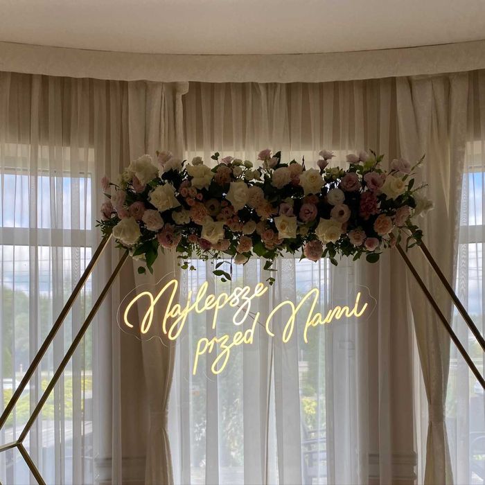 Neon Najlepsze przed Nami + pudełko