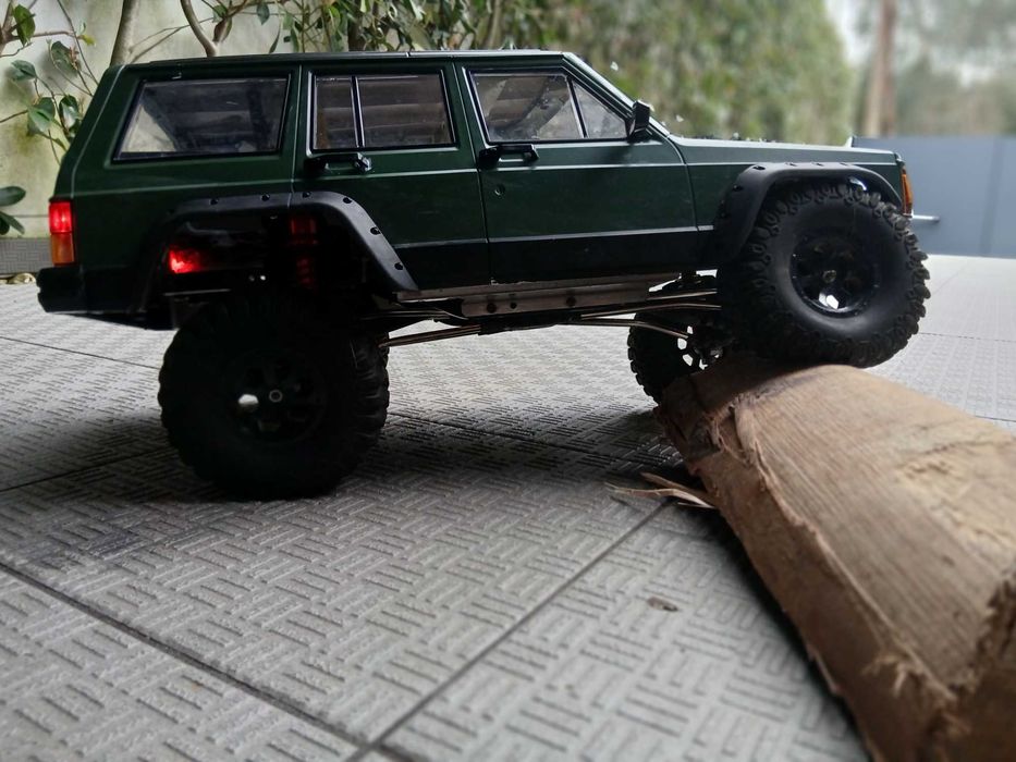 Crawler 1/10 com body cherokee