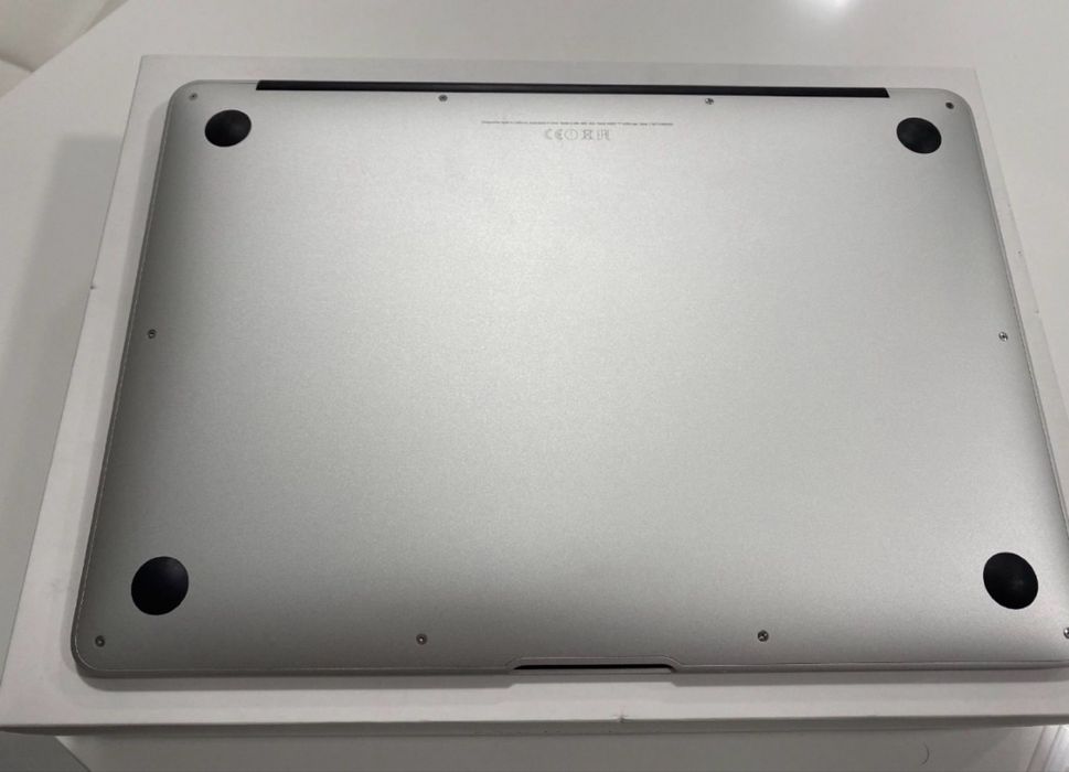 MacBook Air 13 I7 (8gb/256gb)