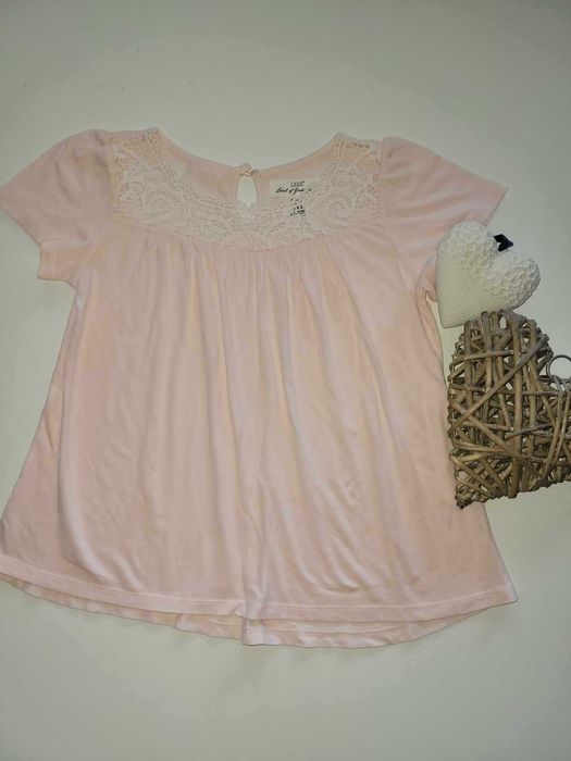 Delikatna Koszulka Dziecięca z Koronkowym Akcentem