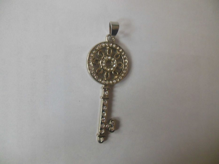 Wisiorek błyszczący klucz