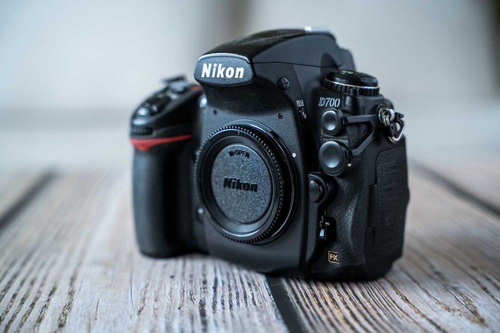 Aparat Nikon D700 body + 2 karty + 2 aku