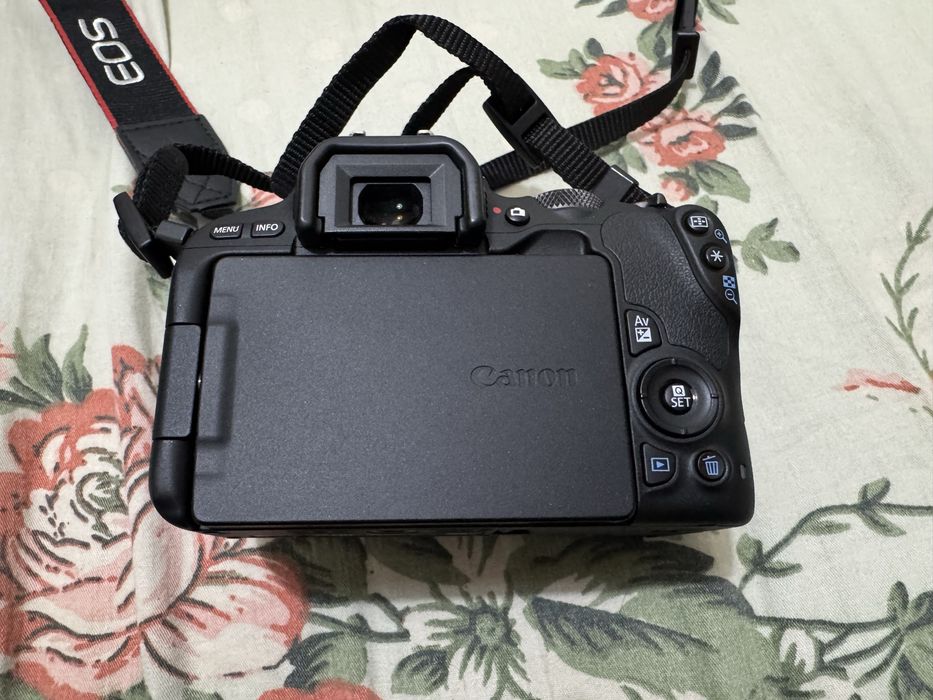 Canon EOS 200D literalmente novo