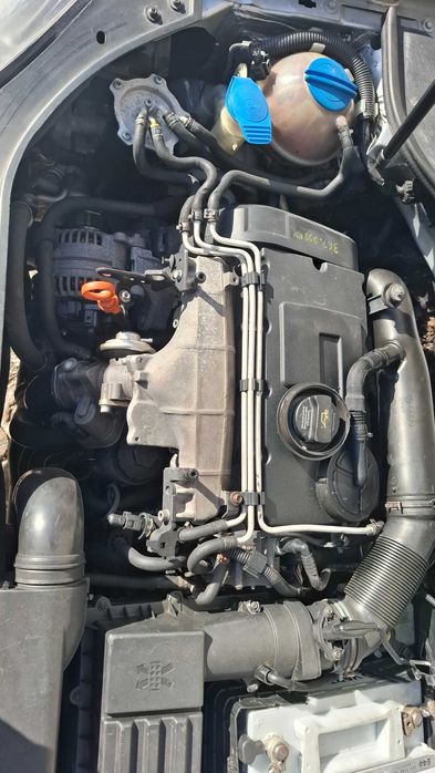 VW Golf V 2.0 TDI (140cv) – 2003 – Para Desocupar / Bom Projeto