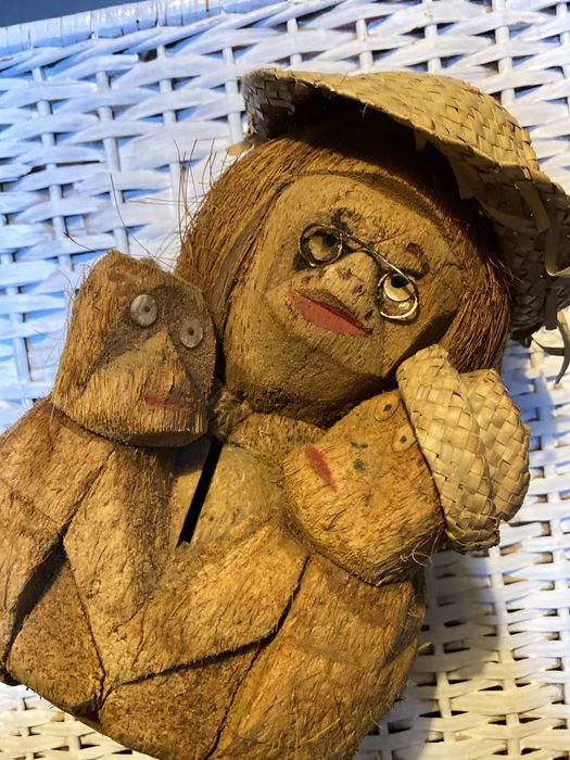 Boneco feito de coco da Republica D