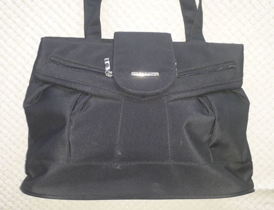 Czarna materiałowa torebka na ramię