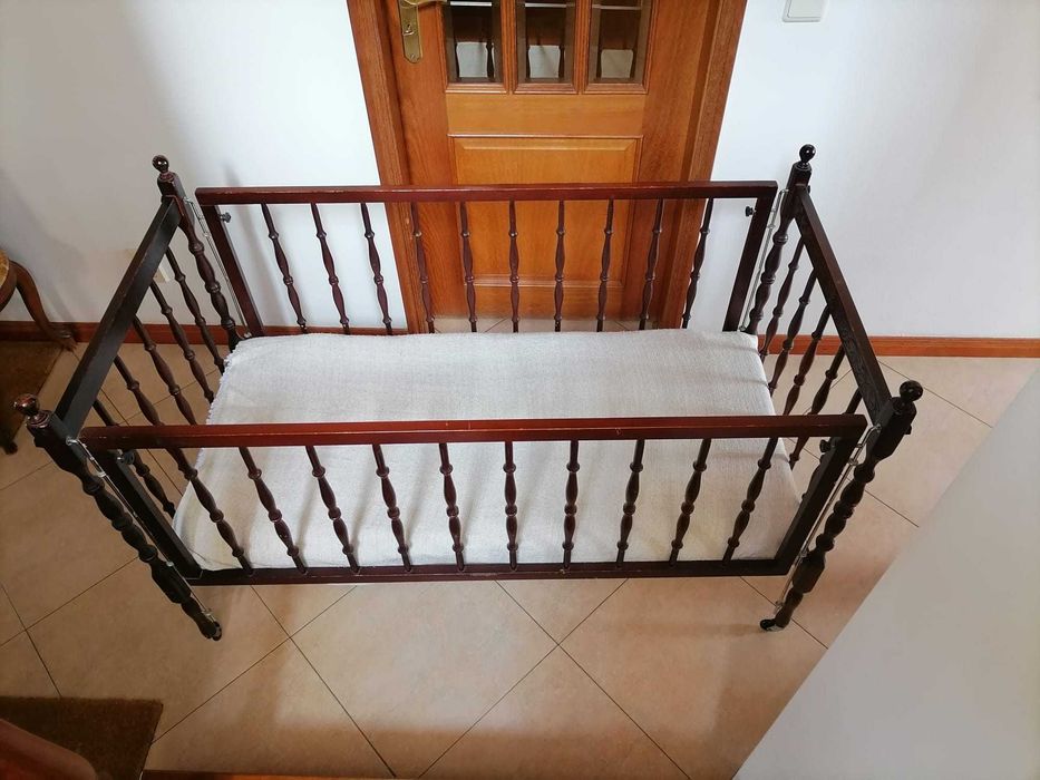 Cama Berço Clássico de Madeira - Peça Única