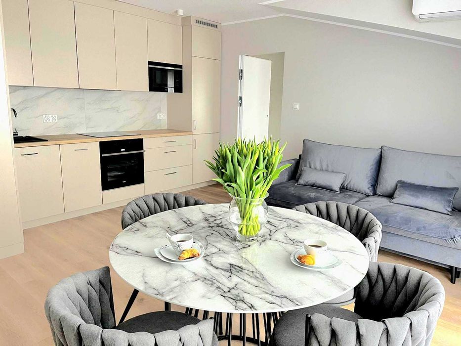 Nowoczesny apartament Wrzesień - Czerwiec | Balkon | Winda | 2200 zł