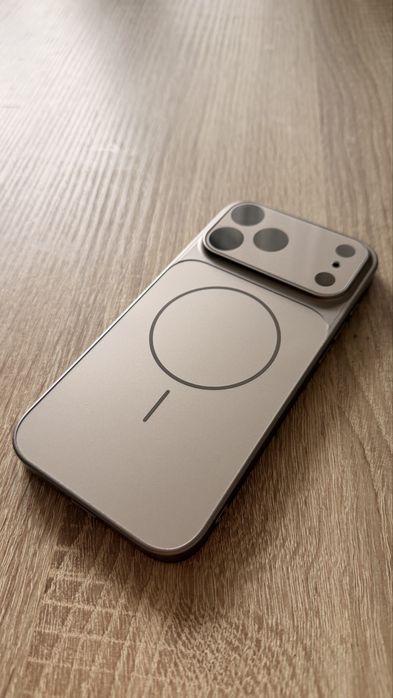 Etui do iPhone 17 Pro Max z wbudowaną ochroną na aparat i MagSafe
