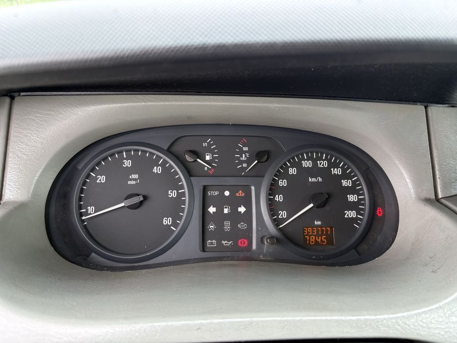 Opel Vivaro 2.5 DTI 2003r.