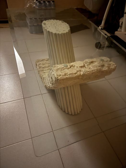 Mesa de vidro e pe de fibra