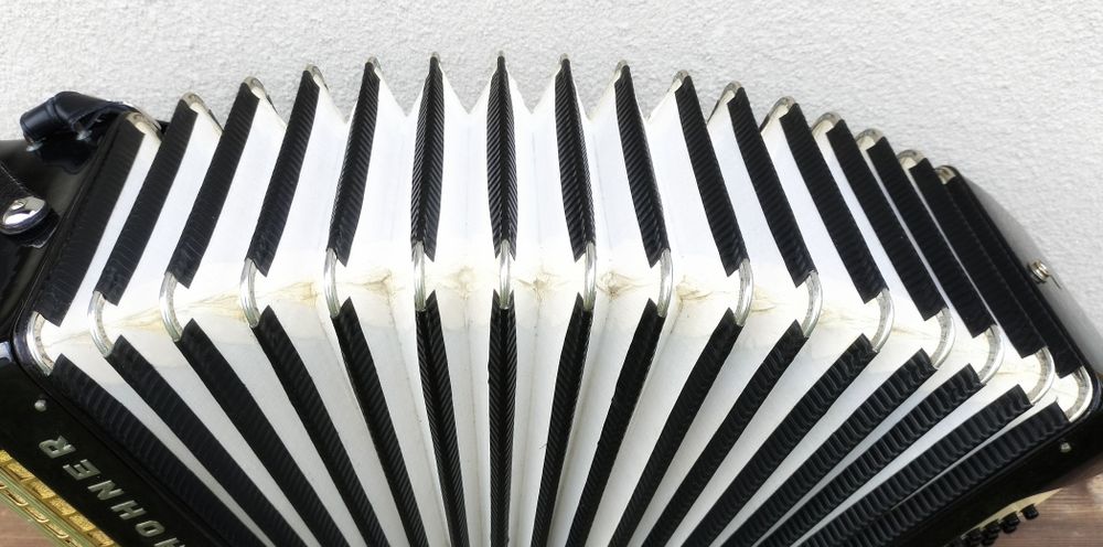 Akordeon Hohner Verdi II M 96 basów - super stan
