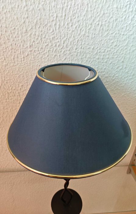 Par de Abat-jours Cónicos Azul-Escuro / Marinho com Friso Dourado (Diâmetro 25cm)