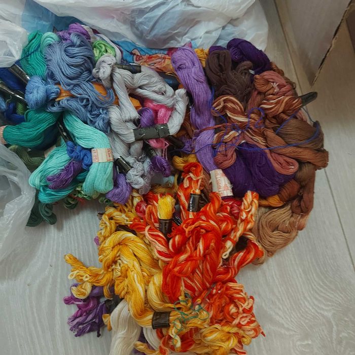 Все для вишивання нитки різні